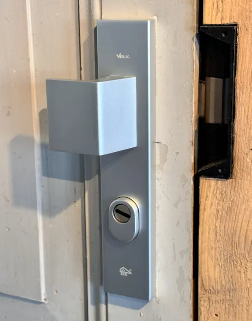 Veiligheidsbeslag met kerntrekbeveiliging en PKVW advies door Lockit Slotenmakers Rotterdam