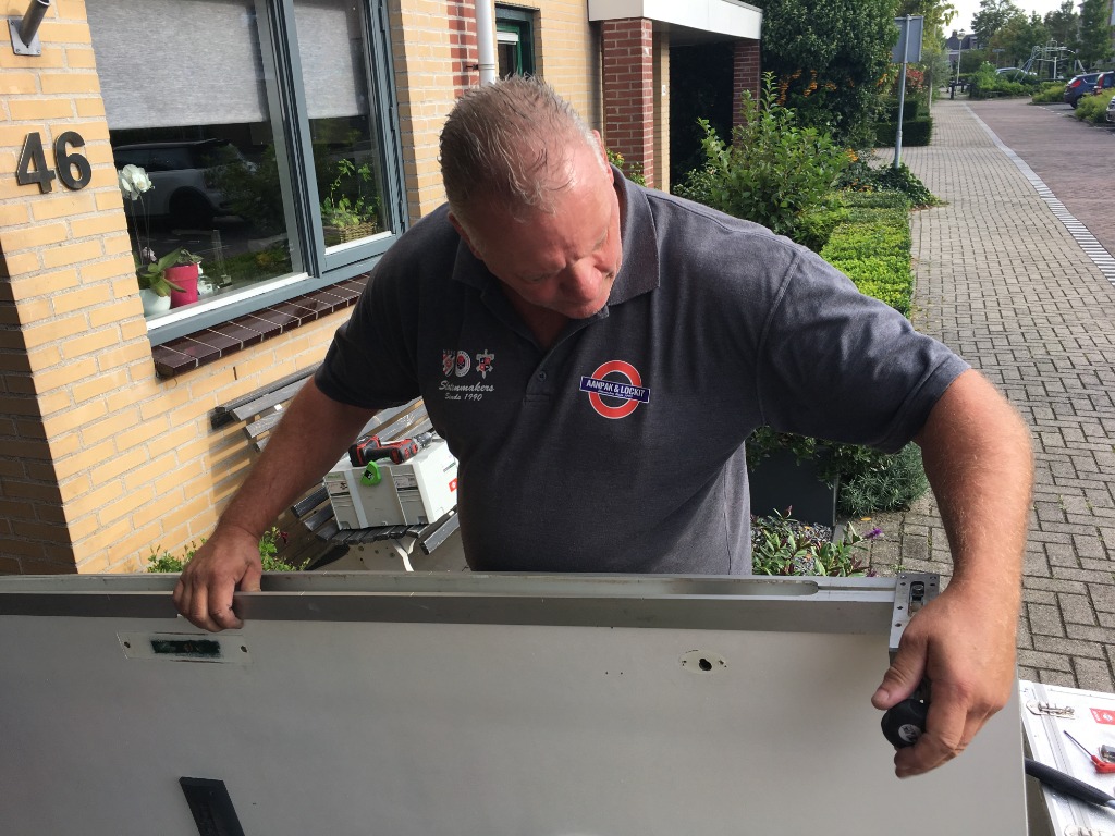 Lockit slotenmaker herstelt inbraakschade en monteert nieuwe SKG*** sloten in Rotterdam