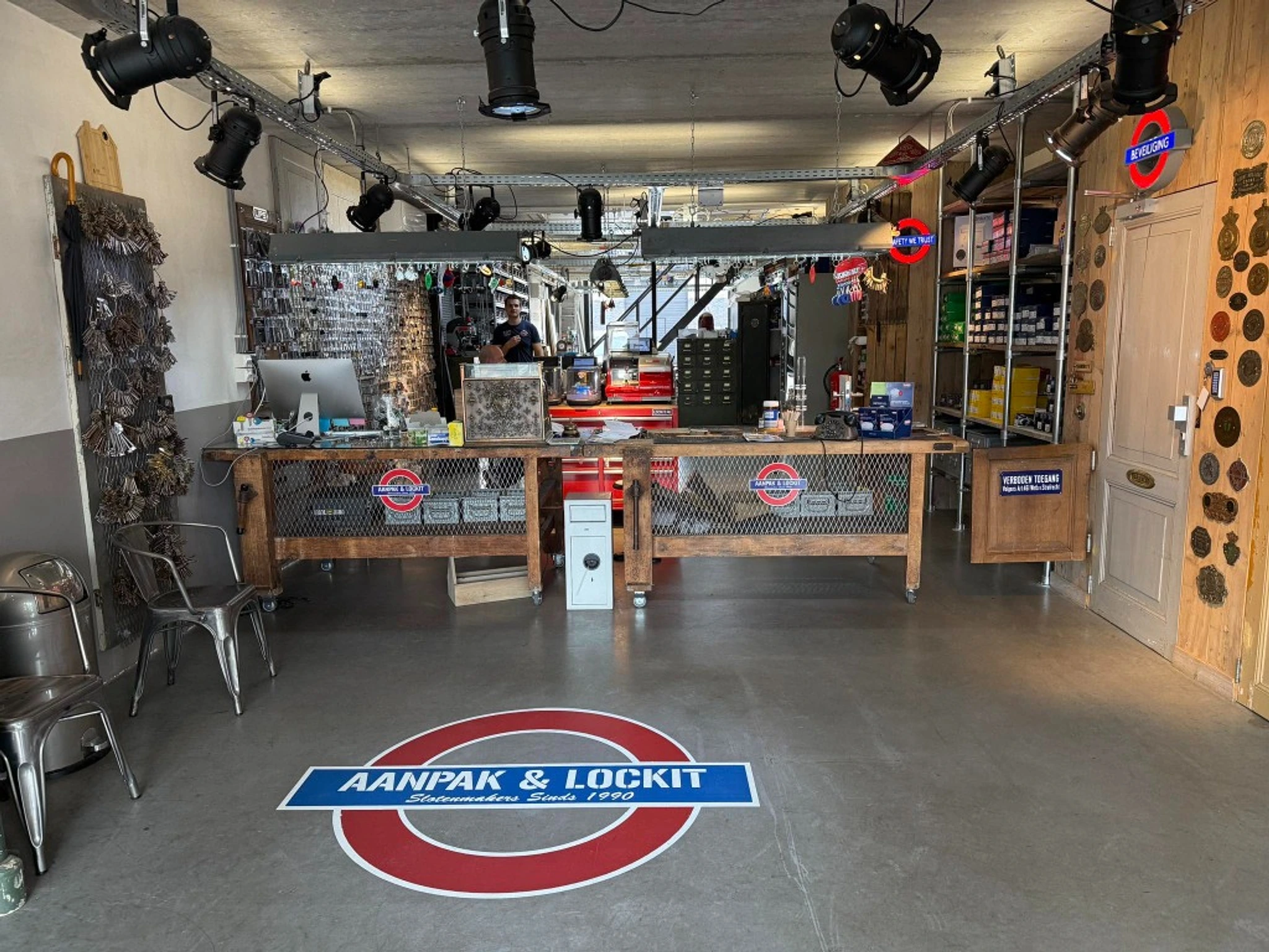 Lockit Slotenmakers werkplaats en showroom voor klanten uit Rotterdam Hillegersberg